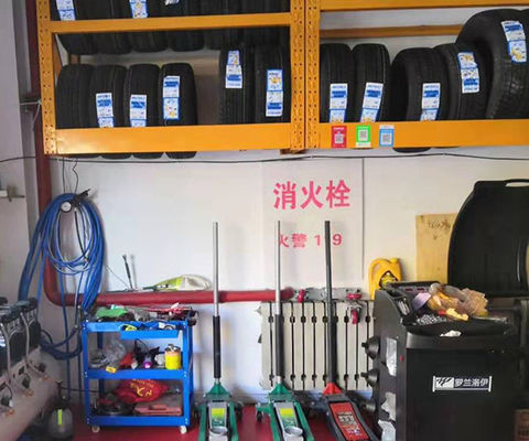 LH Custom Logo ชั้นวางยางแบบ Heavy Duty, ชั้นวางยางแบบแขวนผนังหนา, ชั้นวางเหล็กสำหรับร้านค้า